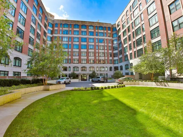 123 Parkside Avenue image 1 of 20