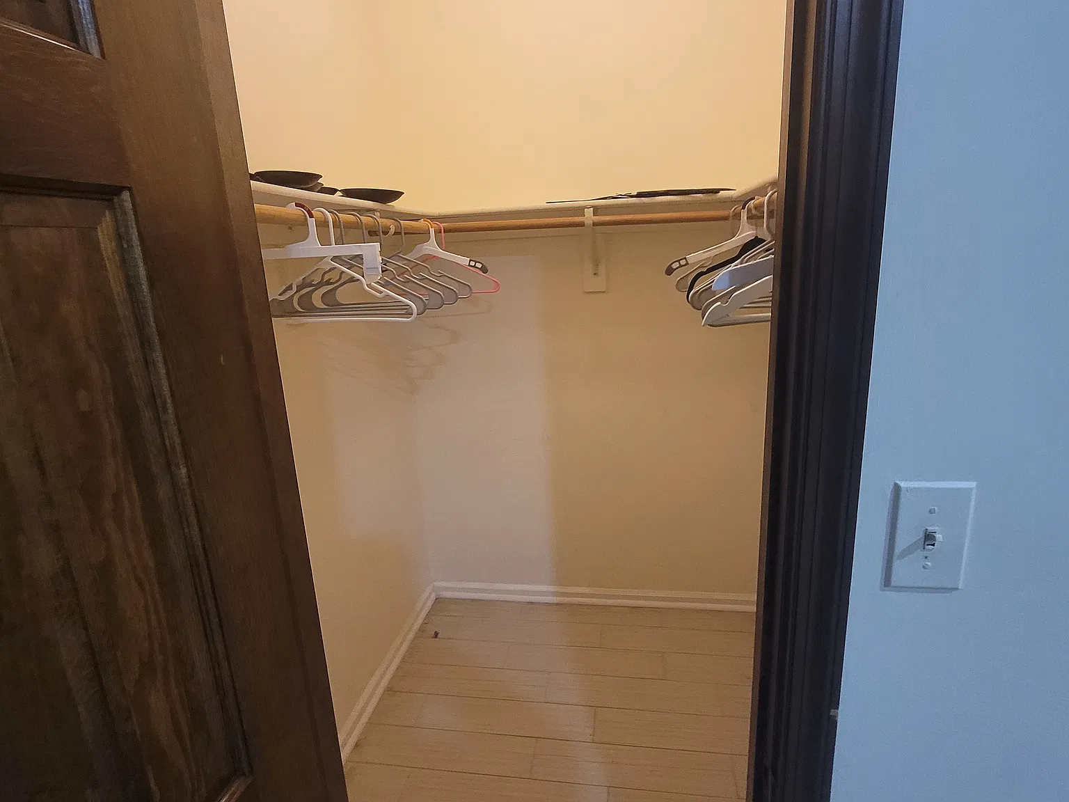 1 bed, 3200 sqft, $1,300 — Photo 4