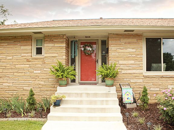 4th image of 5530 E 32nd Pl