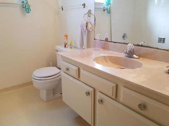 3rd image of 6385 Vicanna Dr