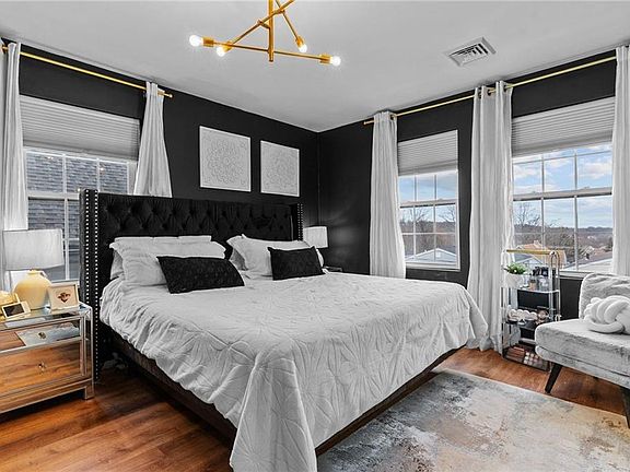 5th image of 224 Sunbury St