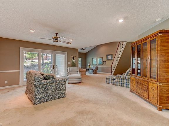 5th image of 335 Deerwood Ln