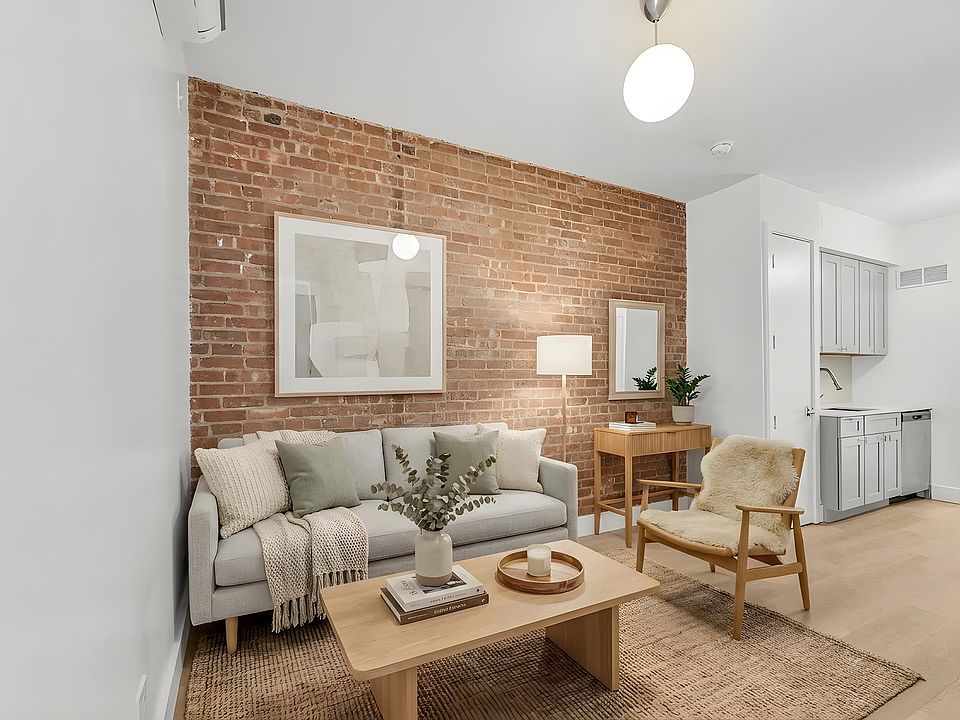 1st image of 4632 Vernon Blvd APT 2L
