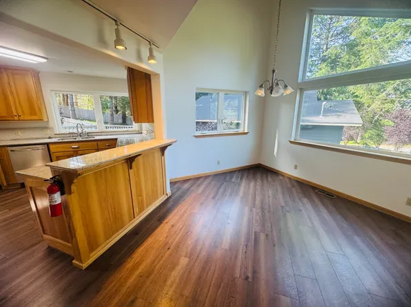 77 Hickory Rd, Whitethorn, CA 95589