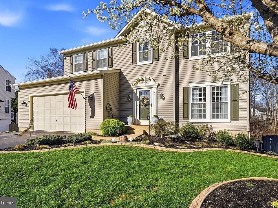 1st image of 9 Silverthorn Ct