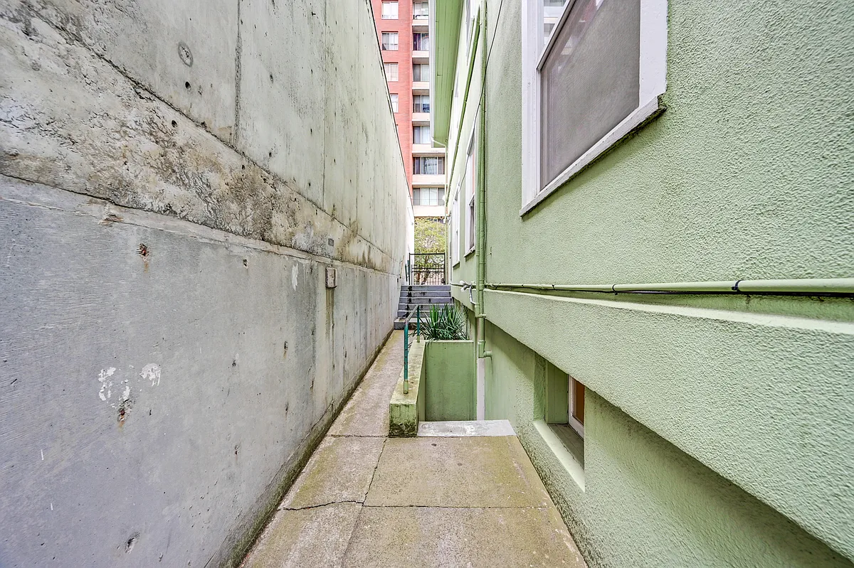 Building Photo - 4707 Brooklyn Ave NE #E