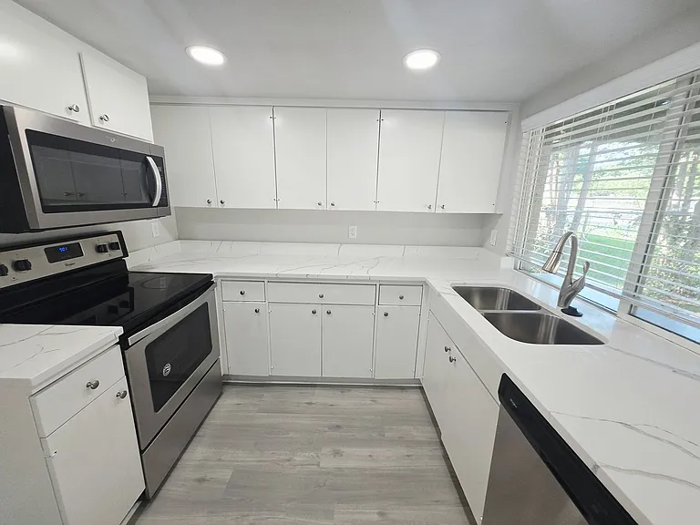 734 Spring Lake Dr — Photo 14