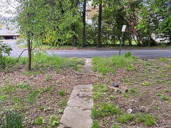 2nd image of 1063 E Baltimore Park