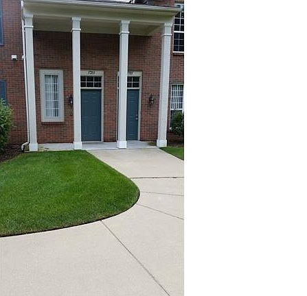 2nd image of 17203 Chesapeake Cir #1