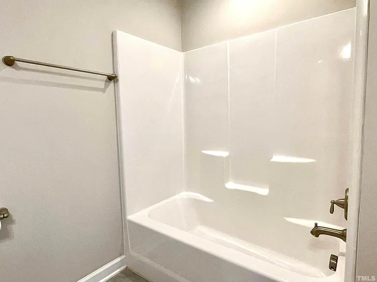 8008 Gilano Dr — Photo 37