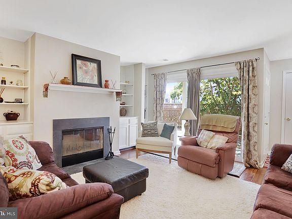 4th image of 6068 Essex Ct House A-6068a
