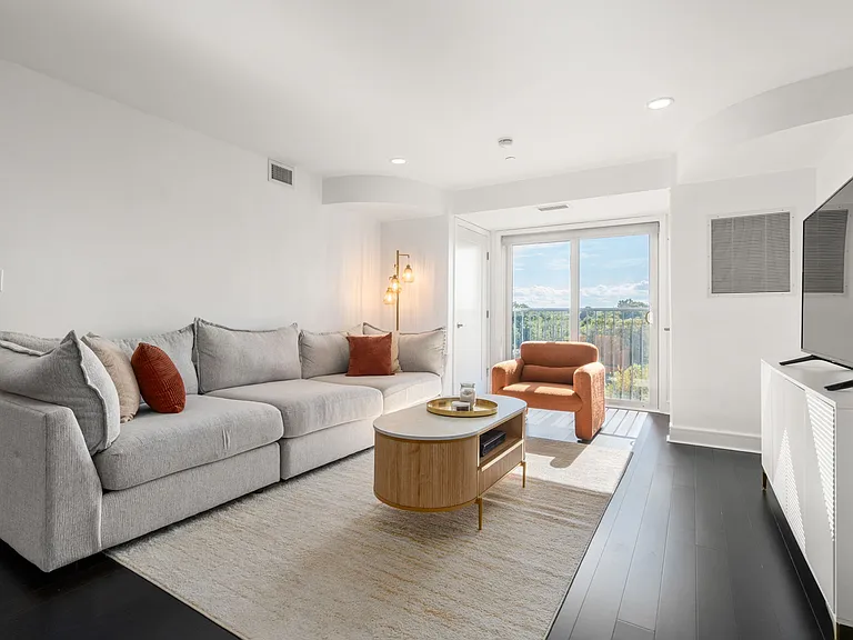 770 Washington Ave #404 — Photo 3