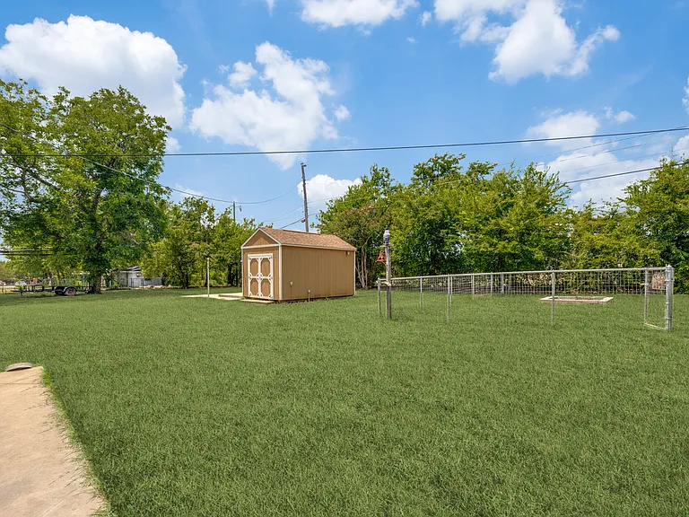 1800 W Walker St — Photo 12