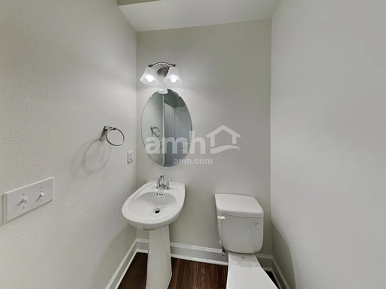 1018 Walden Pond Dr — Photo 11
