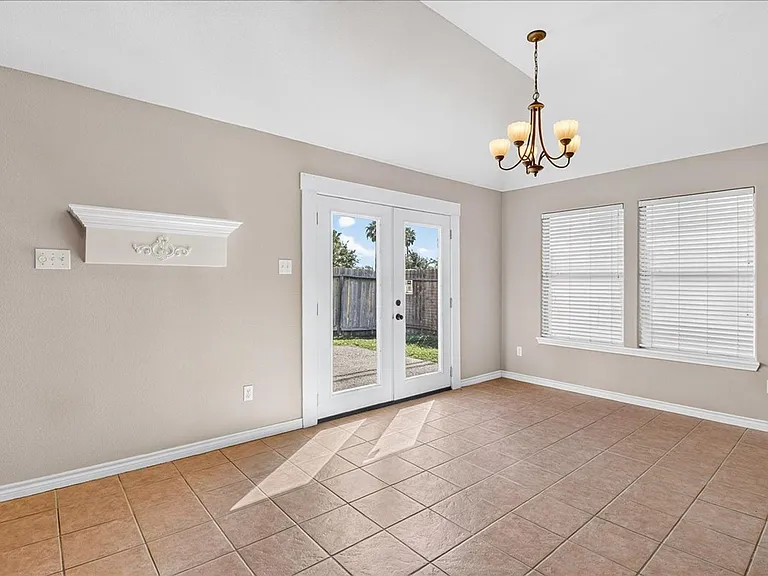 5114 Spring Brook Dr — Photo 16