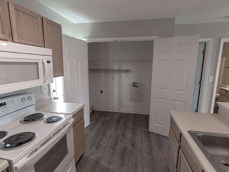 4305 Derby Ridge Dr — Photo 9