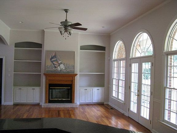 3rd image of 136 Elwyn Dr
