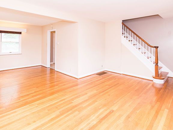 3rd image of 613 Rosemont Ave #2