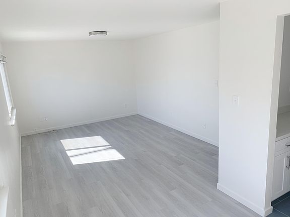 4th image of 296 Lester Ave #1
