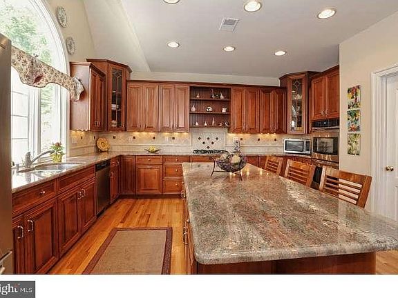 5th image of 206 Wynleigh Dr W