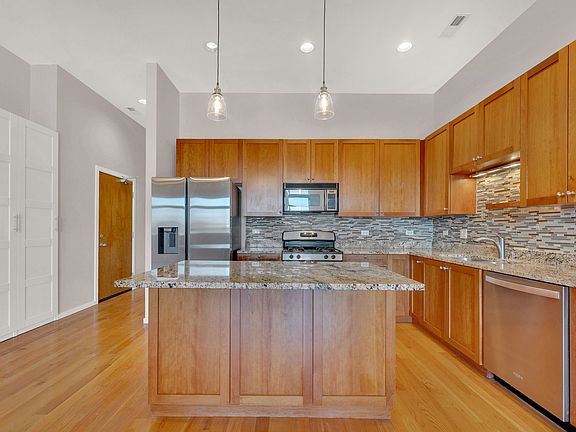 2nd image of 1843 W North Ave APT 3e