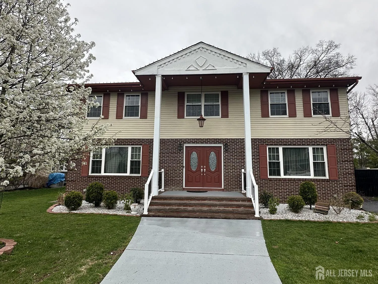 741 S Middlesex Ave photo 1