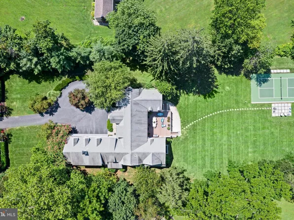225 Sugartown Rd, Devon, PA 19333