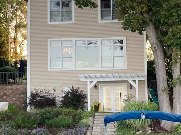 1292 Ridge Rd, Chelsea, MI 48118