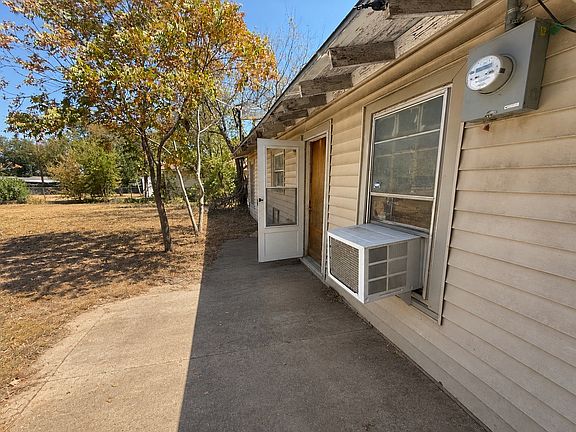 2nd image of 2217 Nina Maria St