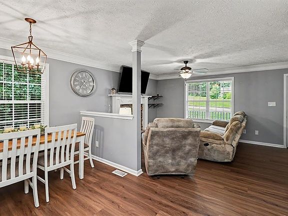 3rd image of 100 Orchard Dr