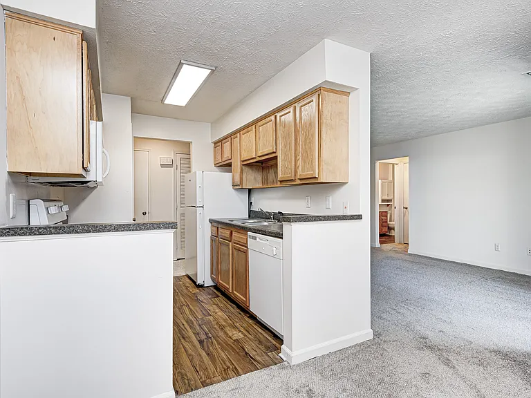 Greenfield Knoll Apartments — Photo 8