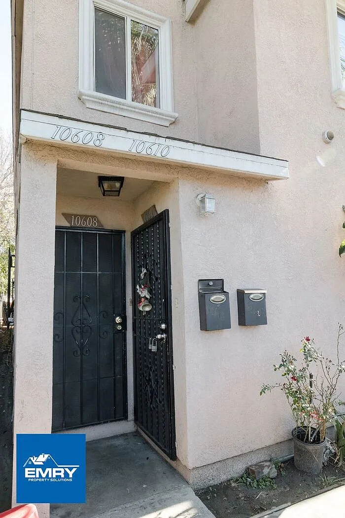 3 bed, 2.0 bath, 1250 sqft, $2,999 — Photo 2