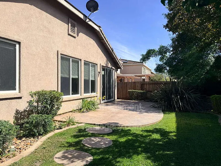 10230 Canadeo Cir — Photo 26