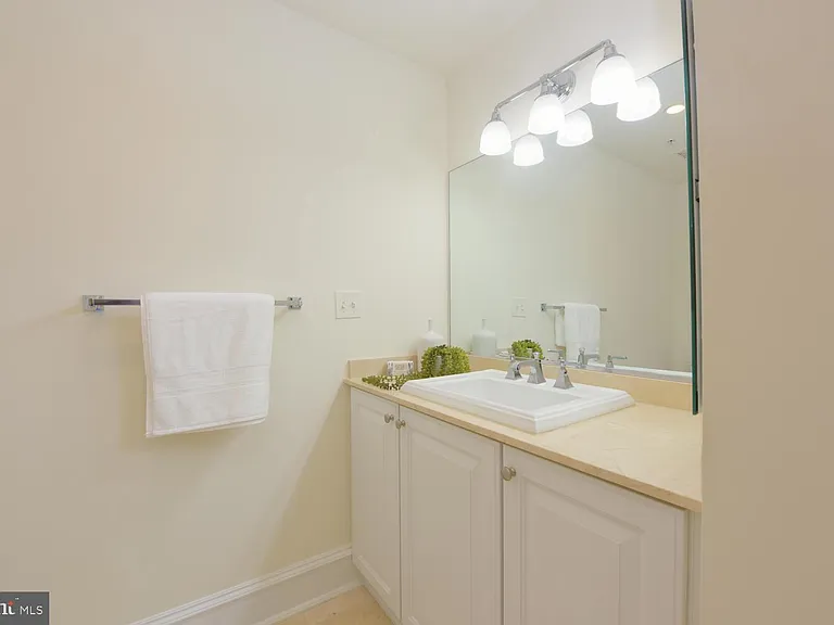 720 Potomac St — Photo 25