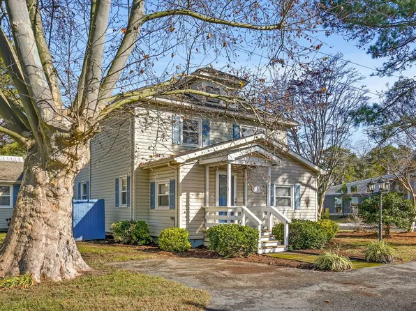 5 Liberty St, Wachapreague, VA 23480