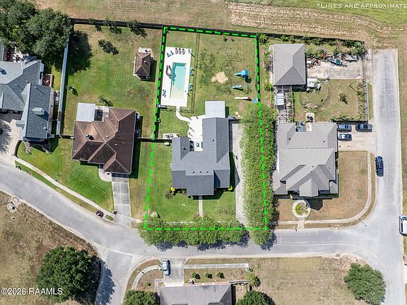 3rd image of 618 Courtyard Dr