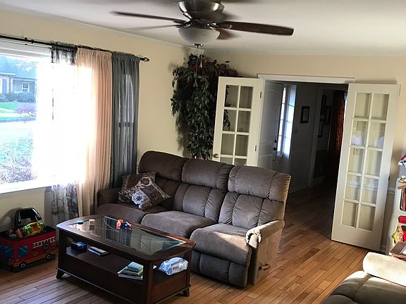 3rd image of 903 Coffey Ave