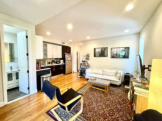 Rented by Pear NYC LLC | media 34