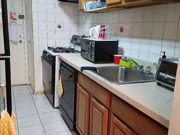 2nd image of 3 Fordham Hill Oval APT 5G