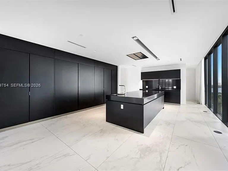 1000 Biscayne Blvd #Penthouse 1201 — Photo 5