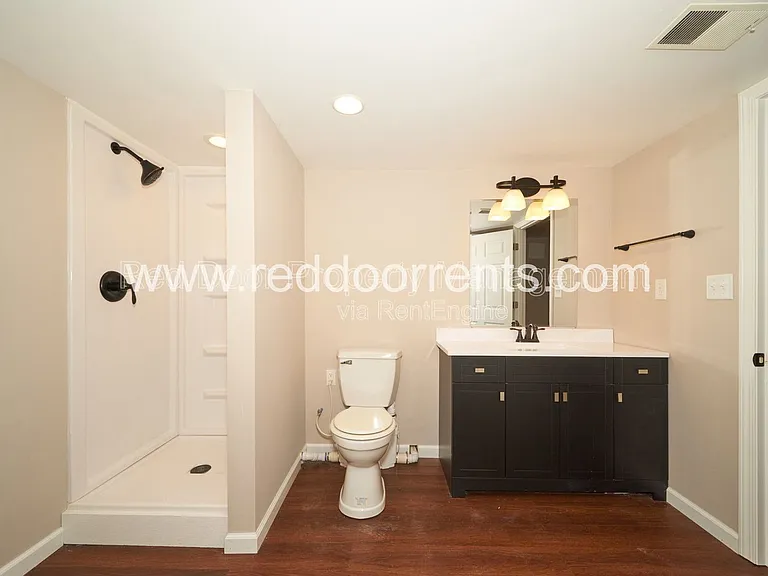 412 N Merrill St — Photo 17