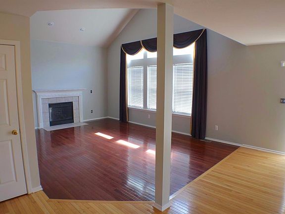4th image of 1562 Abigail Way