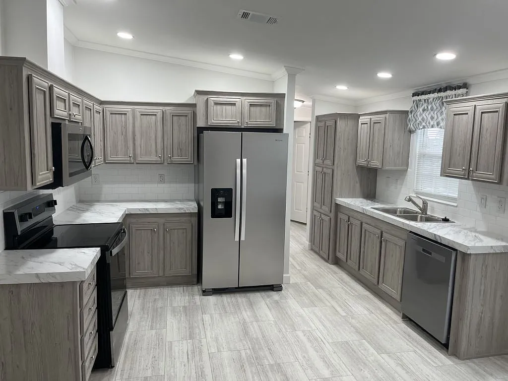 3 bed, 2.0 bath, 1094 sqft, $1,899 — Photo 2