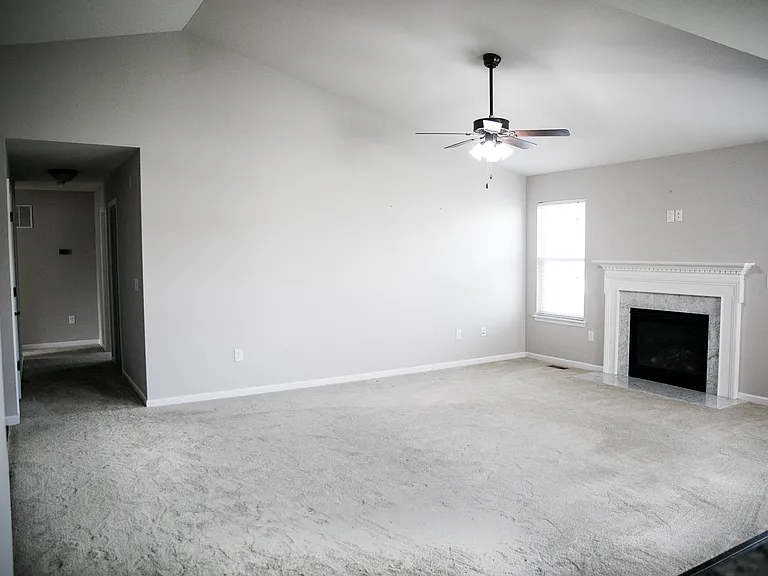 1004 Stillwater Dr — Photo 5