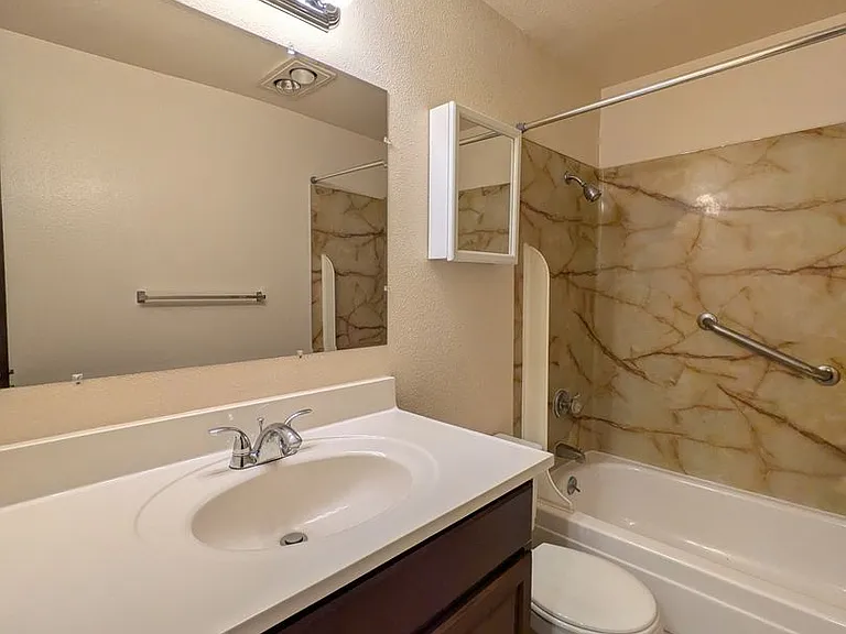 Chelsea Manor Apartments — Photo 61