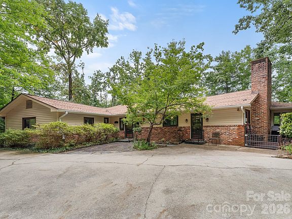 3rd image of 12 E Park Dr