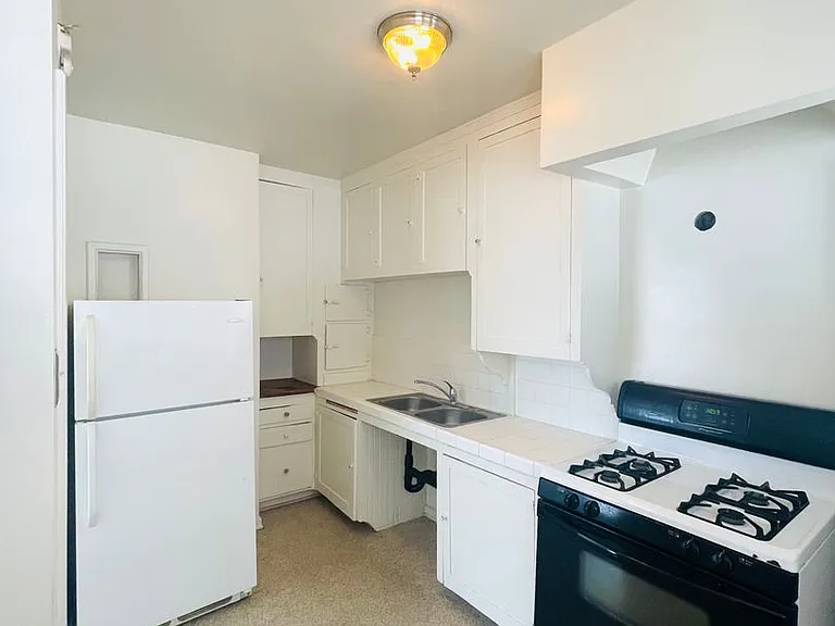 847 Poli St — Photo 6