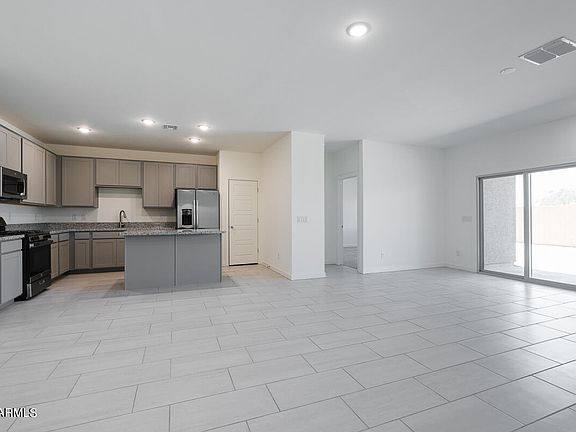 3rd image of 2536 N Coolidge Avenue