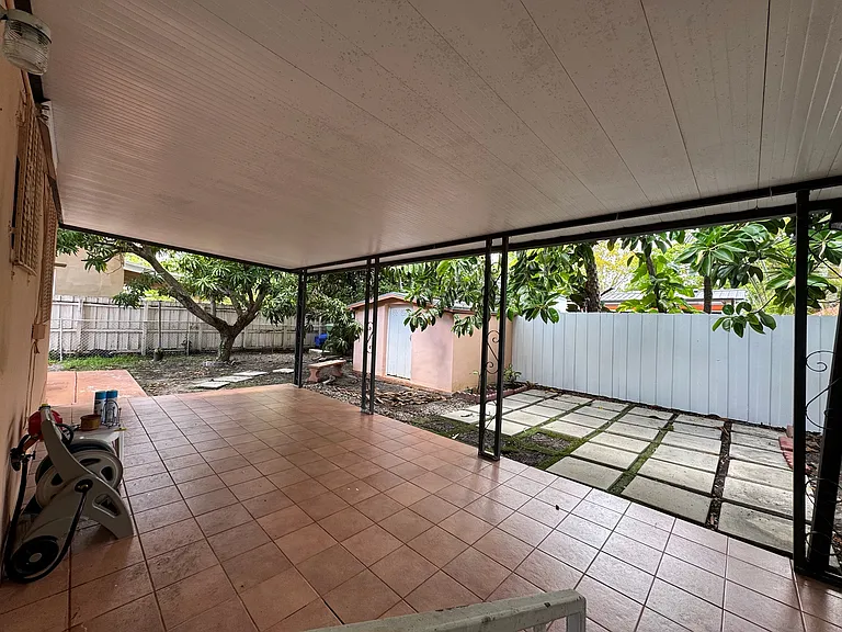 1381 SW 23rd St — Photo 22