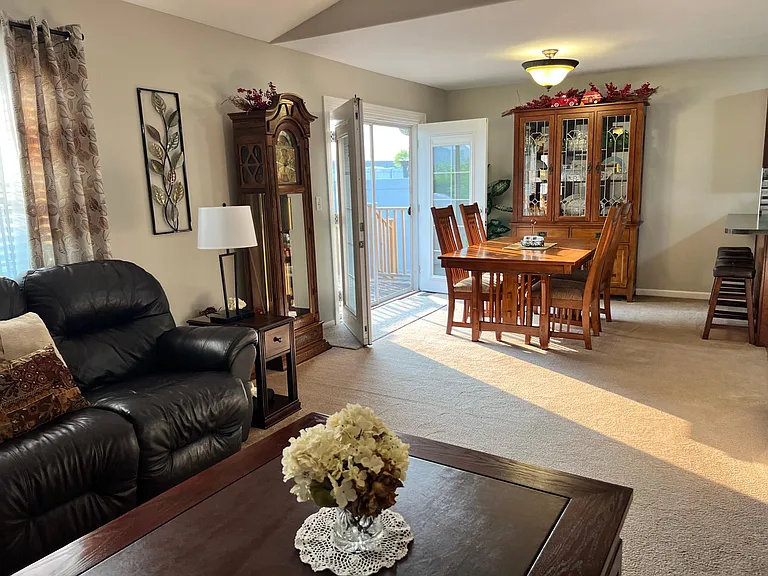 1155 Swan Dr — Photo 9